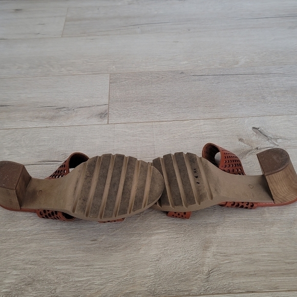 Marella Made in Italy perforated  band leather Sandal Bunt Orange US 9.5 - Picture 7 of 8